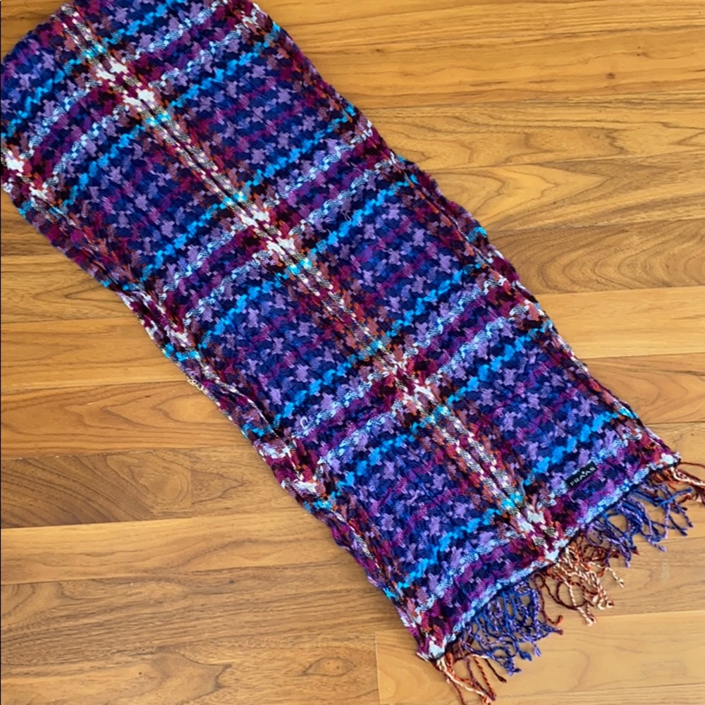 Scarf - Picture 11 of 14